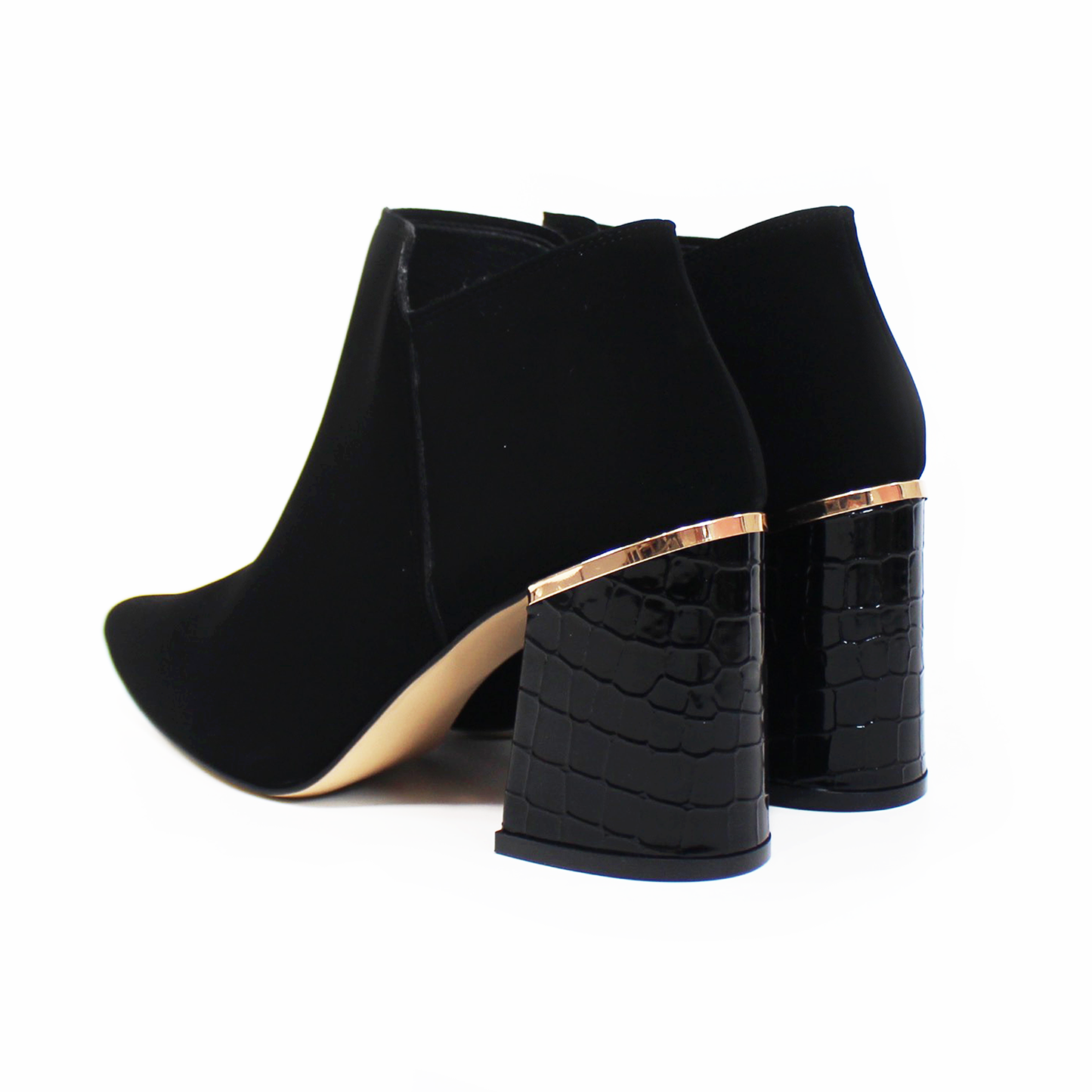 Botín Puntal Negro Ante con Tacón Lizard y Detalles Dorados de Dama TACZA