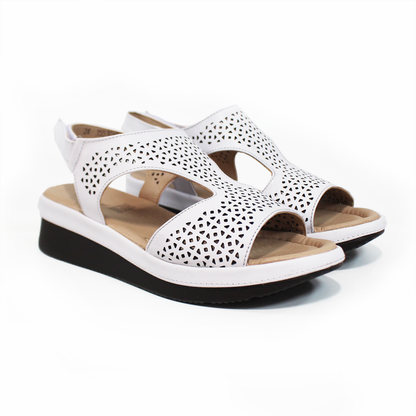 Sandalia Confort de Piel Blanca con Perforaciones y Velcro de Dama SUAVE CAMINAR
