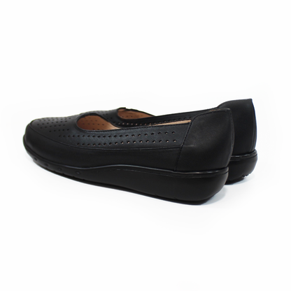Zapato Confort de Piel Perforado Negro de Dama SUAVE CAMINAR