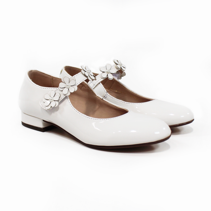 Zapatilla con Mini Tacón de Niña Latte Charol con Flores JAKUNA