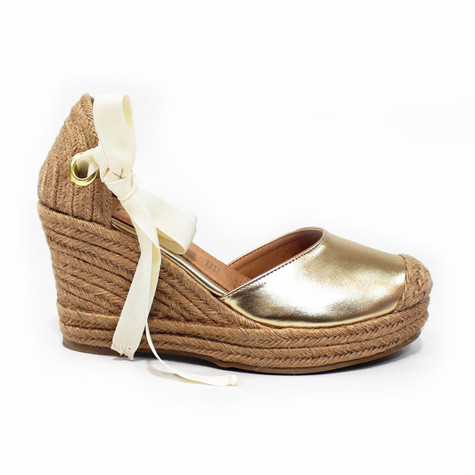 Alpargata Clásica de Plataforma Cuña con Lazos color Oro Metálico y Punta con Yute TACZA