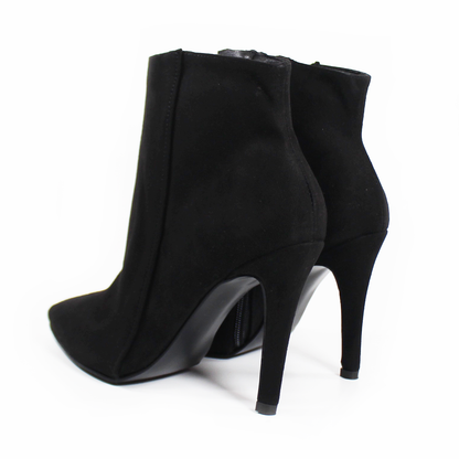 Botín Puntal Tacón Stiletto Negro Ante de Dama TACZA