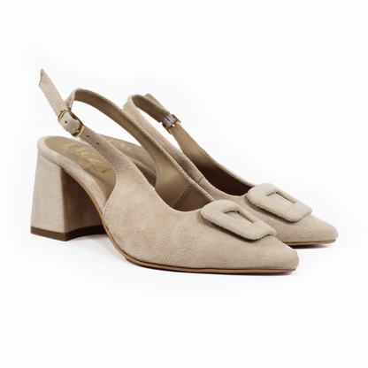 Zapatilla Puntal Beige Gamuza Destalonada con Botón Cuadrado TACZA