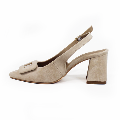 Zapatilla Puntal Beige Gamuza Destalonada con Botón Cuadrado TACZA