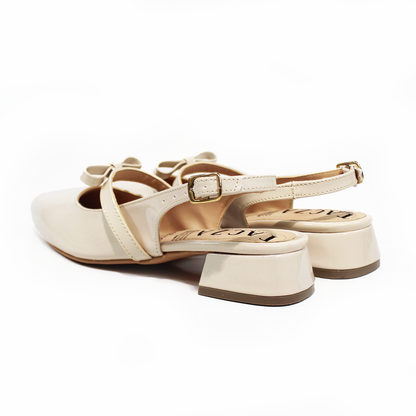 Zapatilla Slingback Destalonada Beige Charol con Moño TACZA