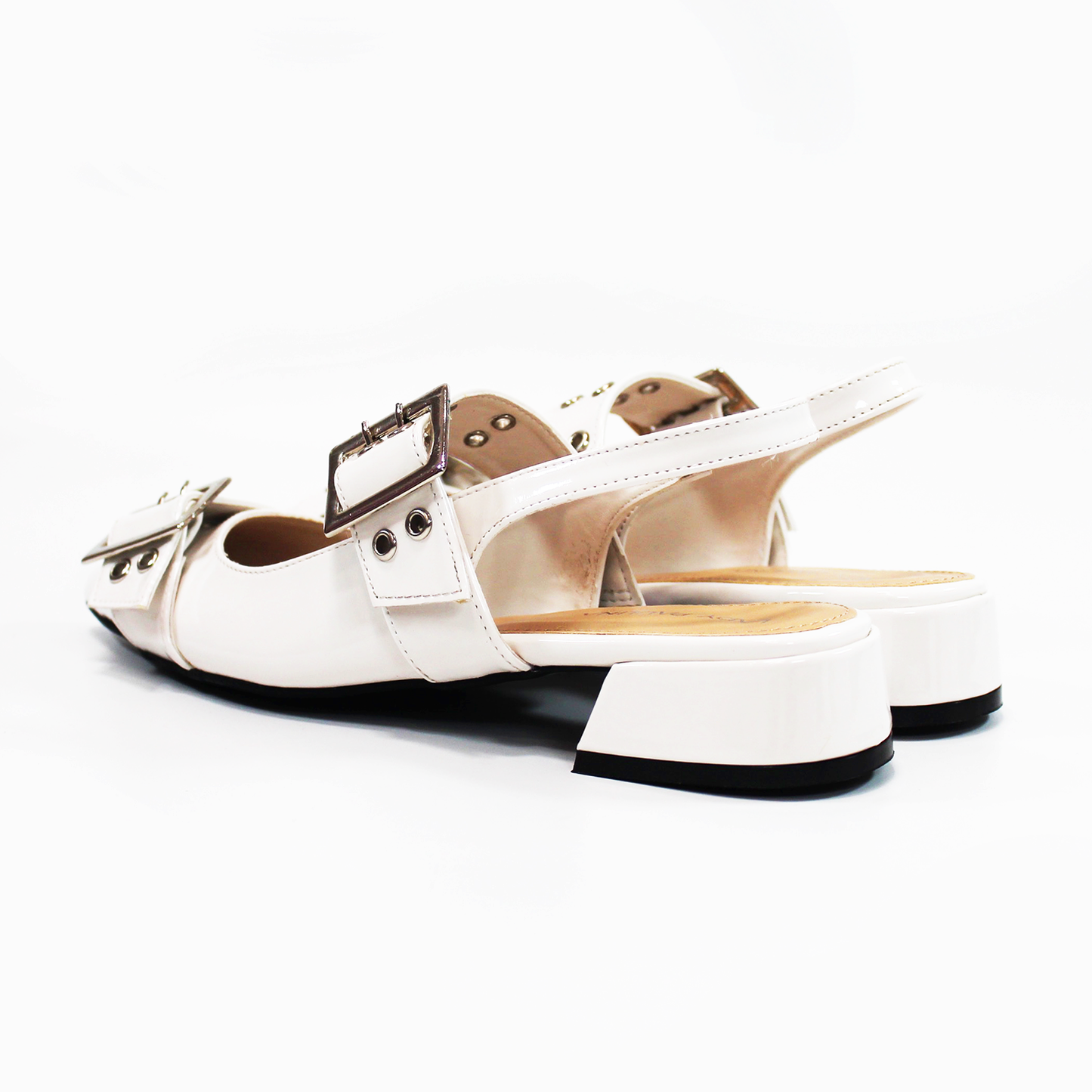 Flat Slingback Mule Late Charol con detalle de ojales y doble Hebilla de Dama LADY PAULINA