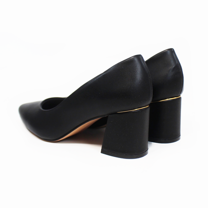 Zapatilla Confort Negro con Detalle Dorado en Tacón Ancho LADY PAULINA