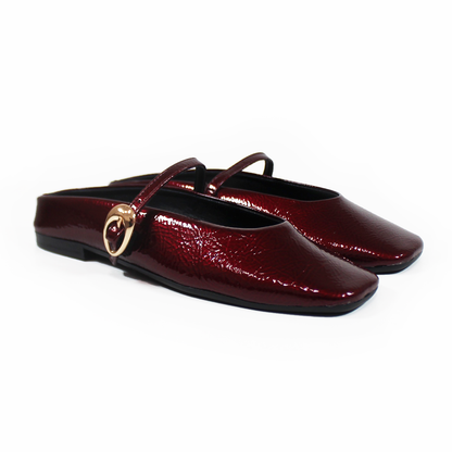 Mule Vino Charol con Pulsera en Empeine de Dama TACZA