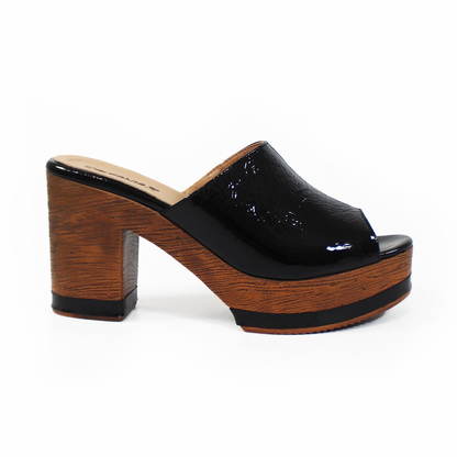 Zueco de Piel Negro Charol con Tacón Madera de Dama STEFANIA