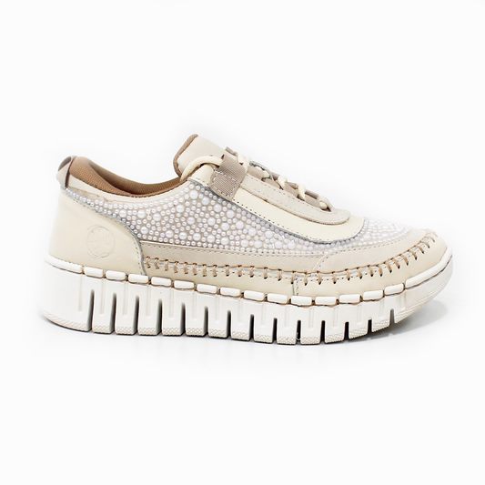 Tenis Sneaker LOBO SOLO Confort de Piel Beige con Perlas de Dama