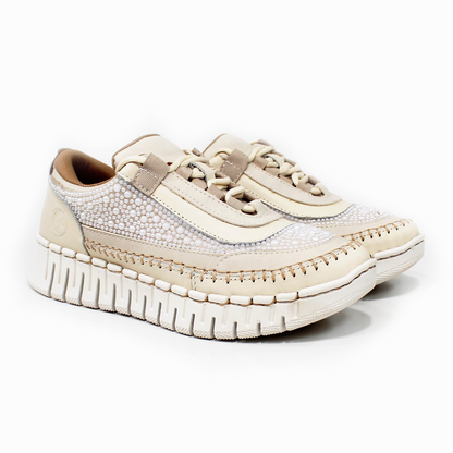 Tenis Sneaker LOBO SOLO Confort de Piel Beige con Perlas de Dama