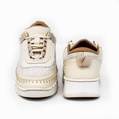 Tenis Sneaker LOBO SOLO Confort de Piel Beige con Perlas de Dama
