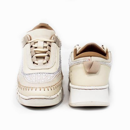 Tenis Sneaker LOBO SOLO Confort de Piel Beige con Perlas de Dama