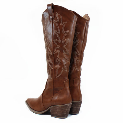 Bota Vaquera Alta Camel con Bordado de Dama TACZA