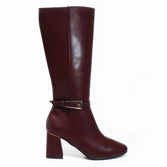 Bota Alta de Vestir Vino con Cinto y Hebilla en Tubo y Cierre lateral LADY PAULINA