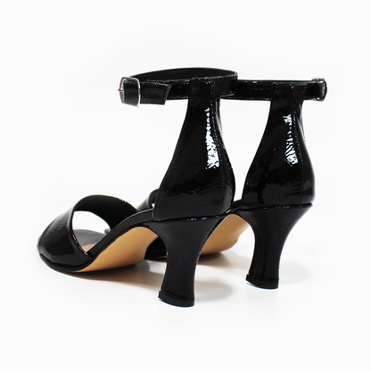 Sandalia de Tacón Campana Negro Charol con Talón y Pulsera TACZA