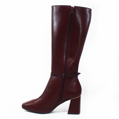 Bota Alta de Vestir Vino con Cinto y Hebilla en Tubo y Cierre lateral LADY PAULINA