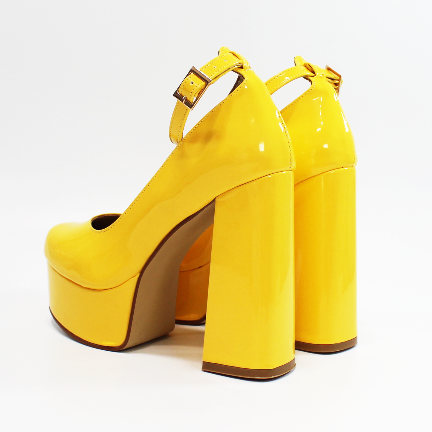 Zapato de Plataforma Tacón Amarillo Charol con Correa de Dama TACZA